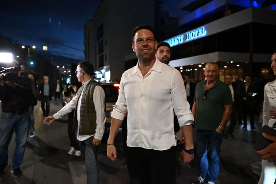 ΣΥΡΙΖΑ: Μετά την ένταση της Κεντρικής Επιτροπής ο Σ.Κασσελάκης πήγε στον… απέναντι φούρνο και φωτογραφήθηκε με πελάτες