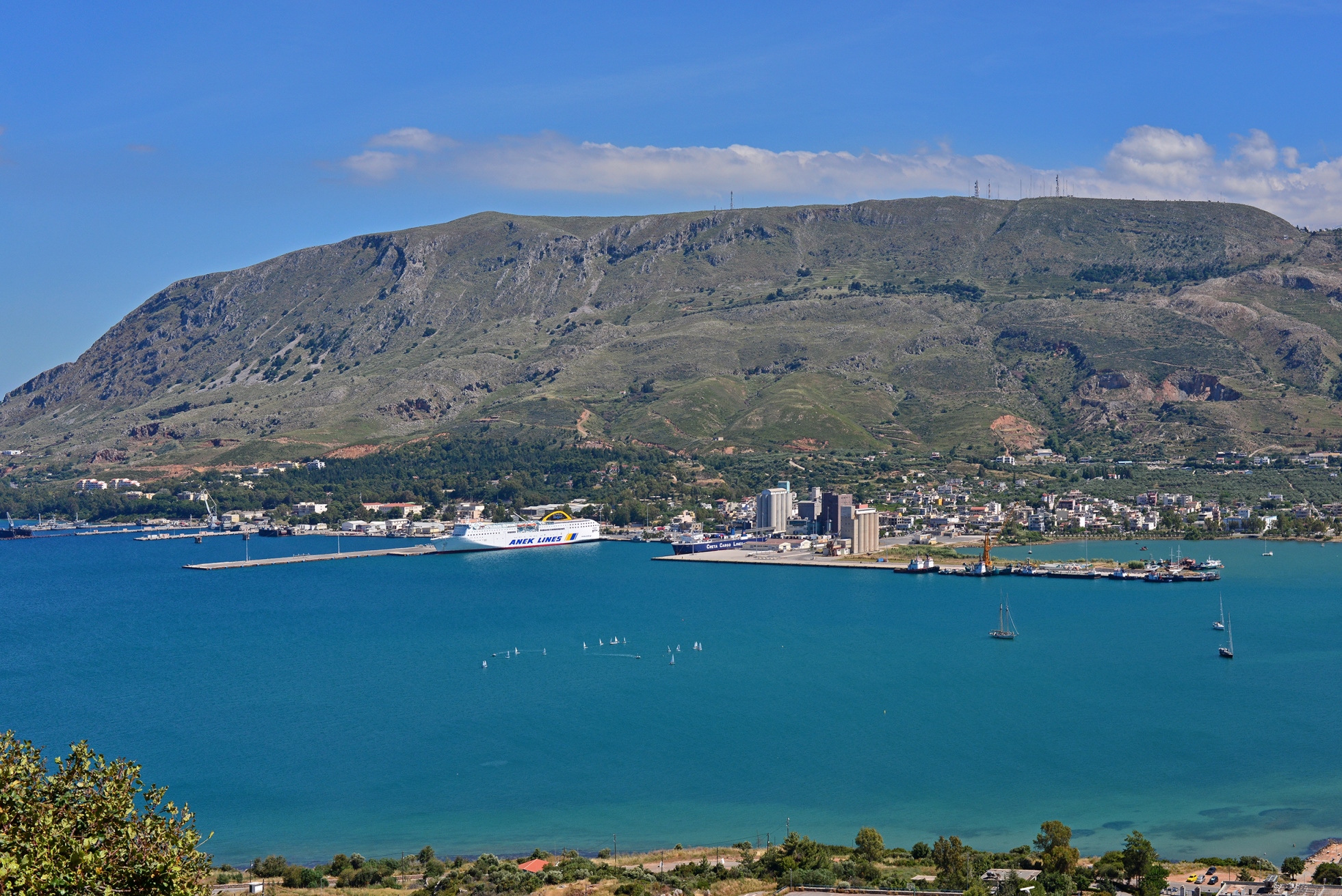 Μία 6χρονη τραυματίστηκε πέφτοντας από σκάλες πλοίου στα Χανιά