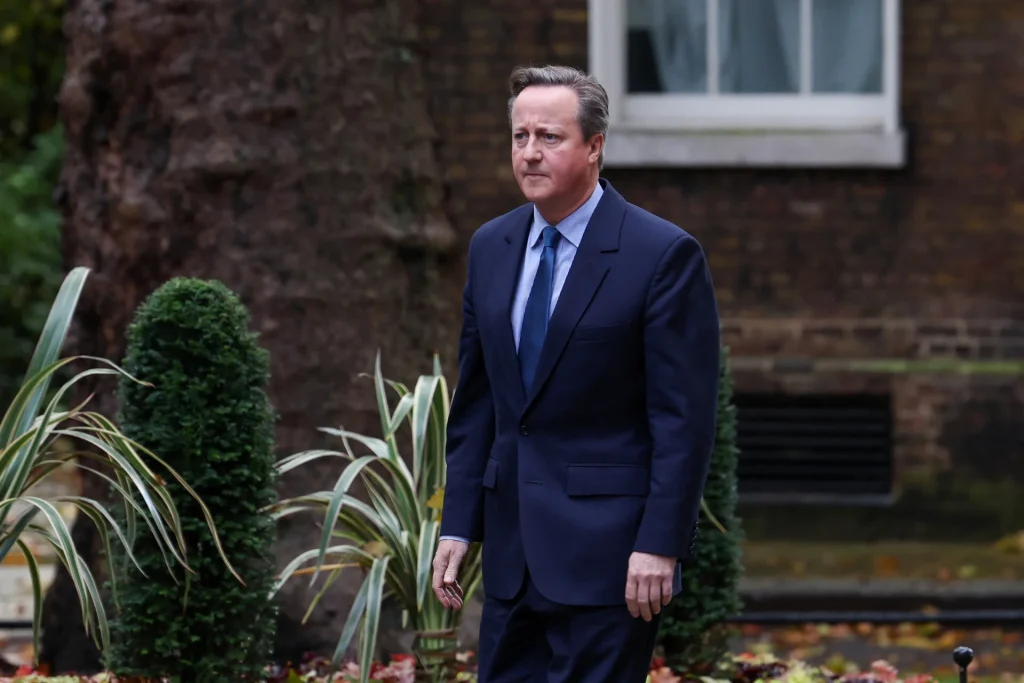 Βρετανία: Ο πρώην πρωθυπουργός Ντέιβιντ Κάμερον αναλαμβάνει ΥΠΕΞ στην κυβέρνηση του Ρίσι Σούνακ