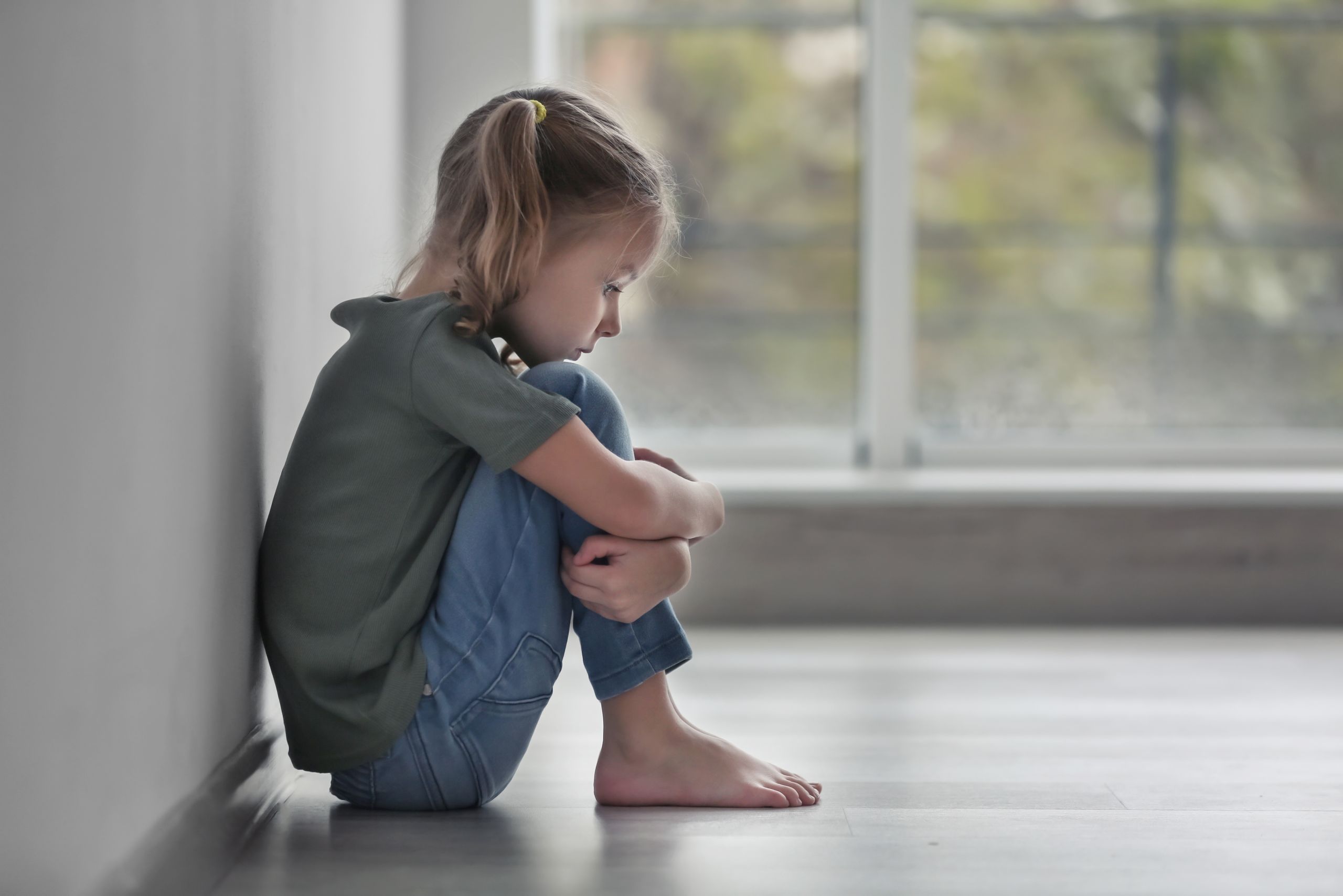 Το άγχος στην παιδική ηλικία επηρεάζει τον εγκέφαλο περισσότερο από έναν τραυματισμό στο κεφάλι έδειξε νέα έρευνα