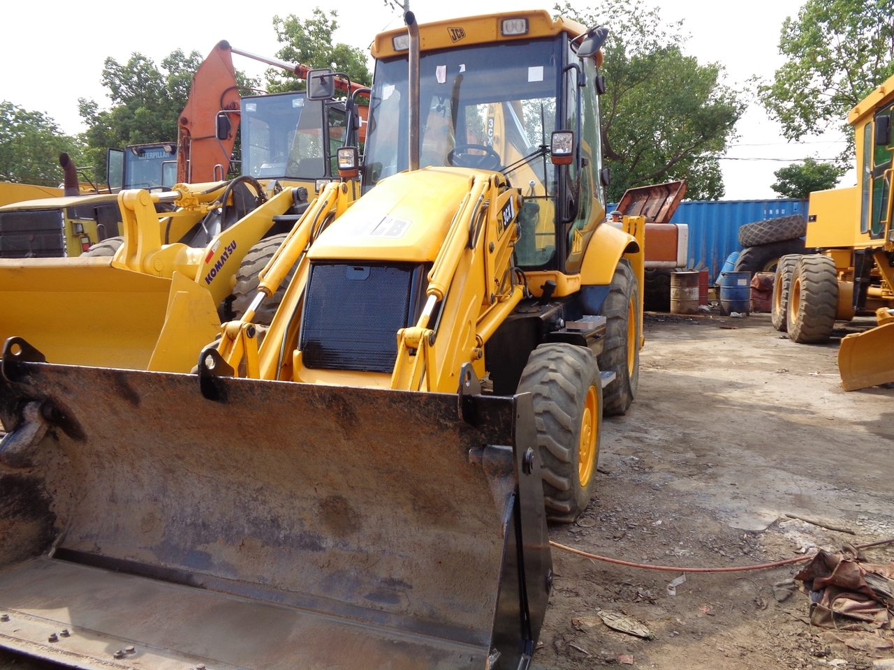 Καλλιθέα: Δύο τραυματίες μετά από σύγκρουση εκσκαφέα με μηχανάκι