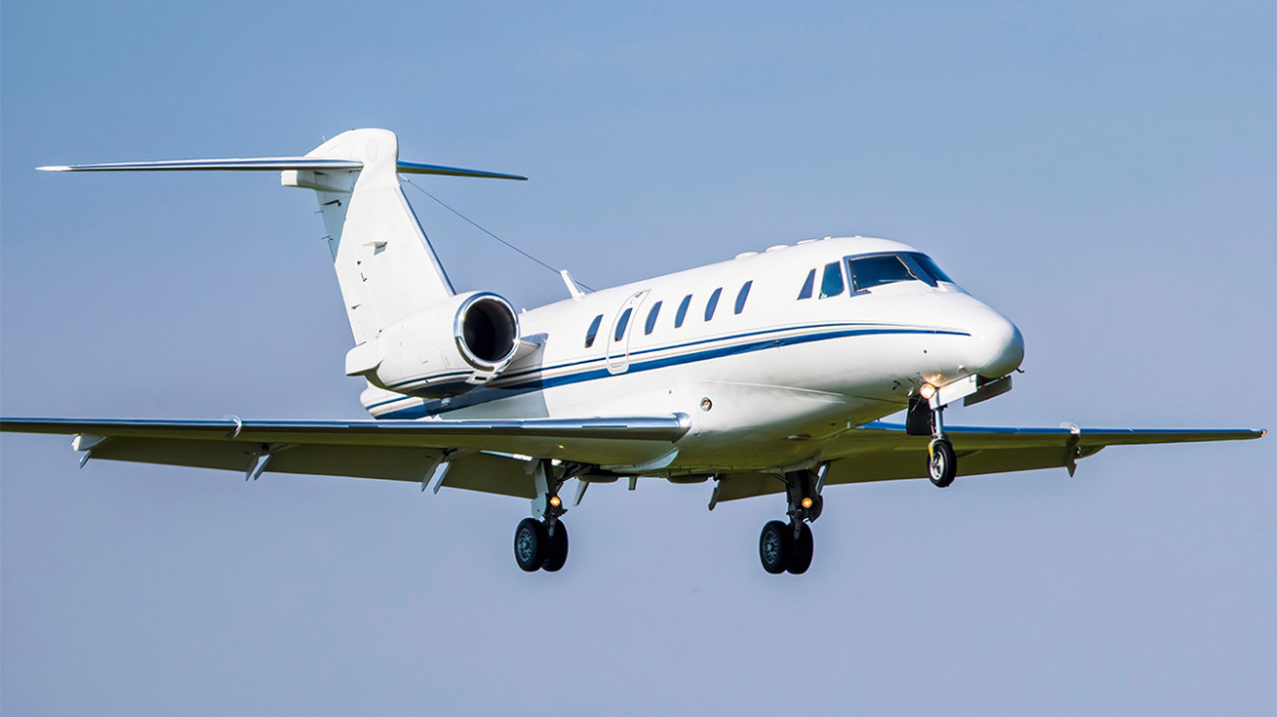 Απίστευτο: Περιστέρια «καθήλωσαν» αεροπλάνο στο αεροδρόμιο «Όμηρος» στη Χίο