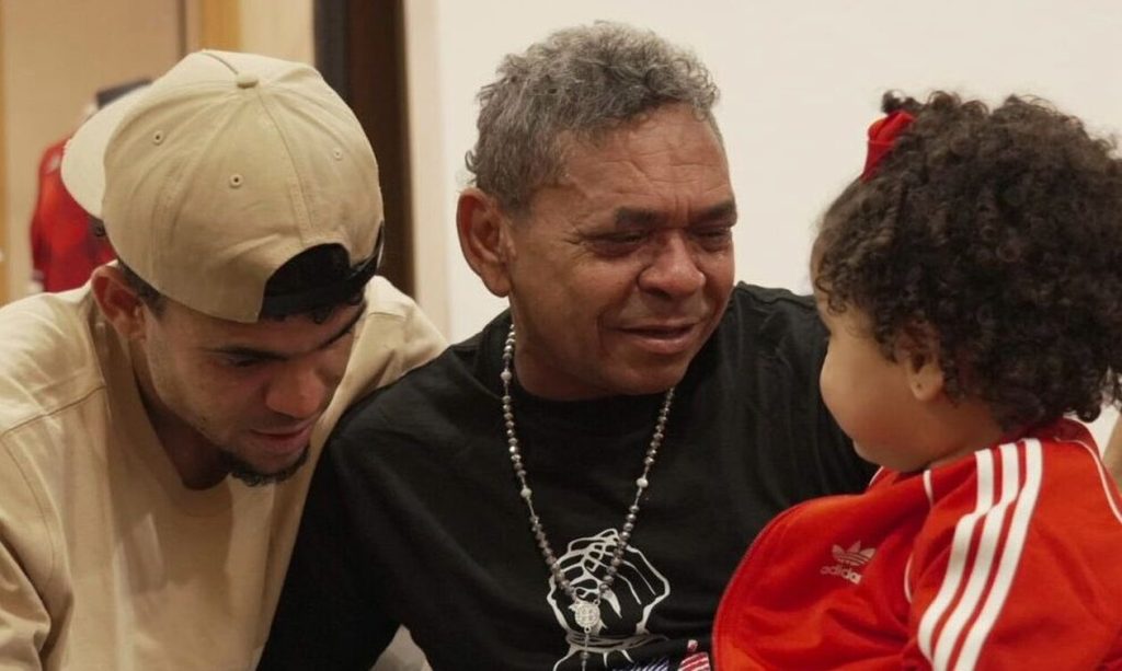 Λ.Ντίας: Η επανένωση του ποδοσφαιριστή με τον πατέρα του μετά την απαγωγή (φώτο)