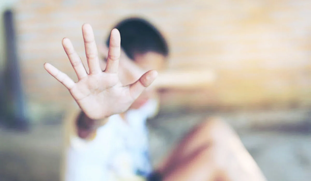 Κορωπί: Ανήλικοι ξυλοκόπησαν 14χρονο – «Του έσβησαν τσιγάρο στο κεφάλι» λέει η μητέρα του