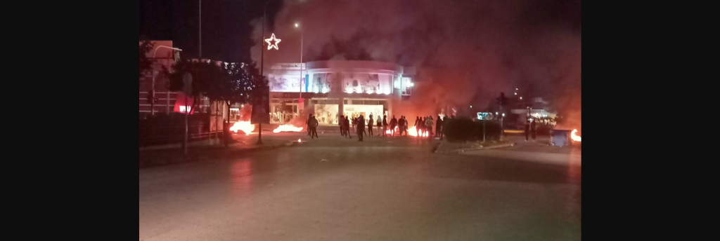 Ασπρόπυργος: Νέα νύχτα έντασης με Ρομά – Τραυματίστηκε ένας πυροσβέστης