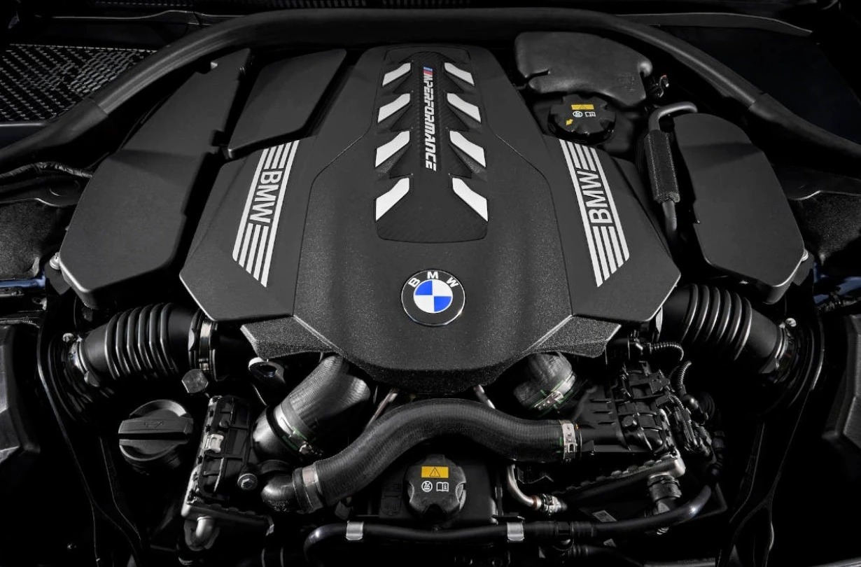 BMW: Σταματά την παραγωγή θερμικών κινητήρων στη Γερμανία