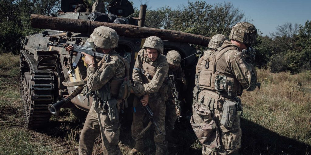 Βίντεο: Σοροί νεκρών Ουκρανών μέσα σε χαρακώματα – Ανάμεσά τους και γυναίκες στρατιώτες