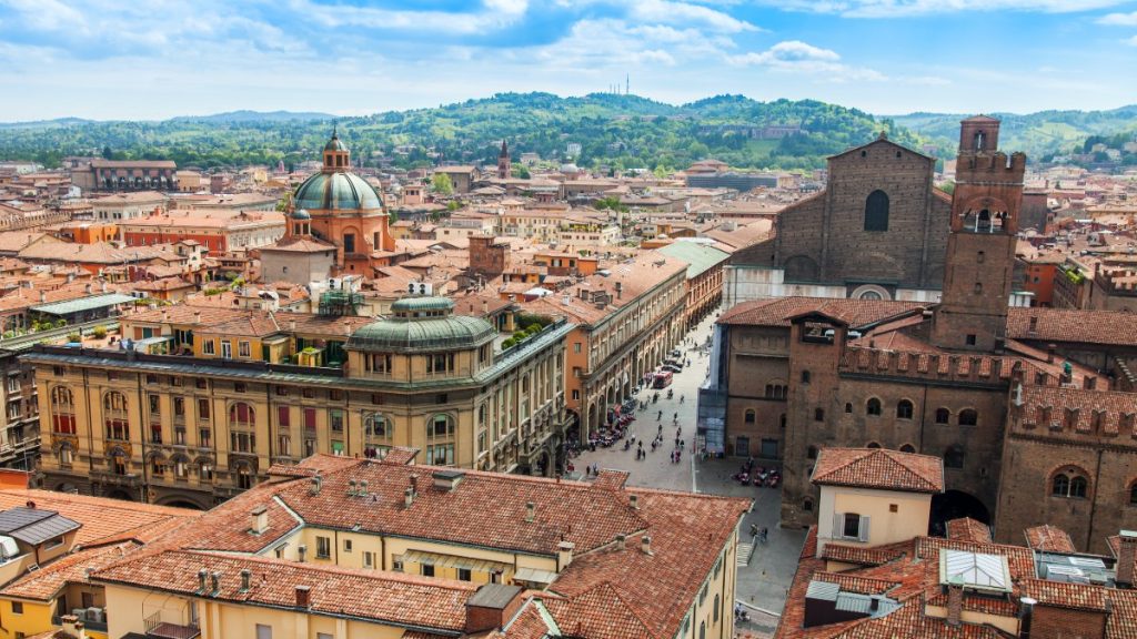 Μπολόνια: Όλα όσα αξίζει να δείτε και να κάνετε στην ιταλική πόλη