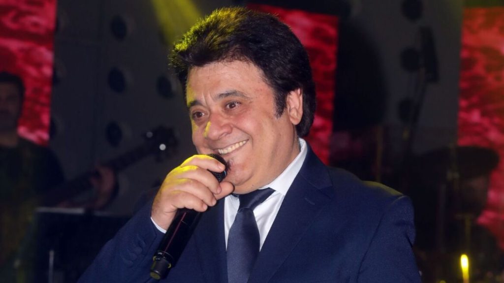 Β.Τερλέγκας: Ομογενής τον έπιασε από τον λαιμό μετά το σχόλιο για γυναίκα της παρέας του – Τι είπε ο τραγουδιστής (βίντεο)