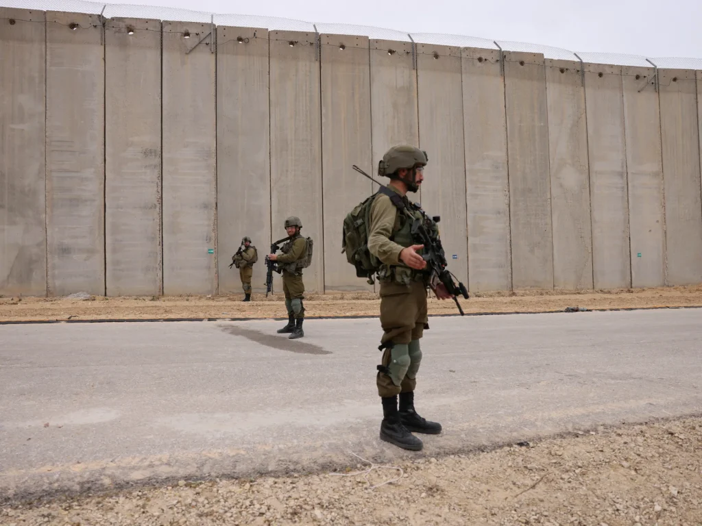 Πώς η Χαμάς κατάφερε να παραβιάσει το «Σιδηρούν Τείχος» του Ισραήλ (βίντεο)