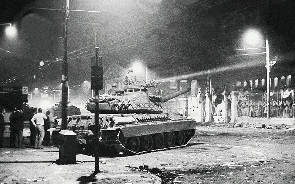 17 Νοεμβρίου 1973: Η αντίστροφη μέτρηση μέχρι την αιματηρή καταστολή της εξέγερσης του Πολυτεχνείου