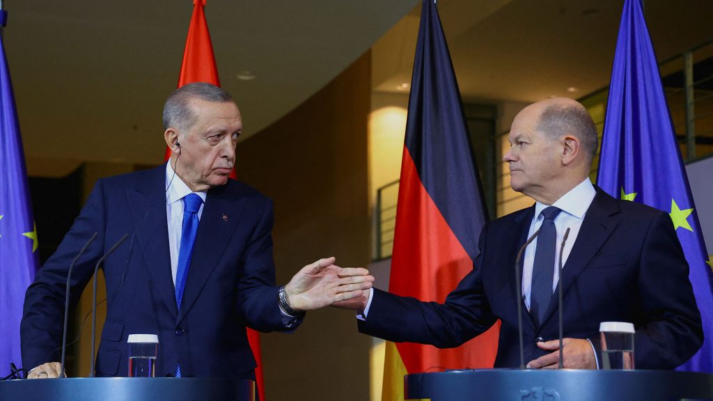 Τουρκικά ΜΜΕ για συνάντηση Ερντογάν-Σολτς: «Όσοι χρωστούν στο Ισραήλ δεν μπορούν να μιλούν ελεύθερα»