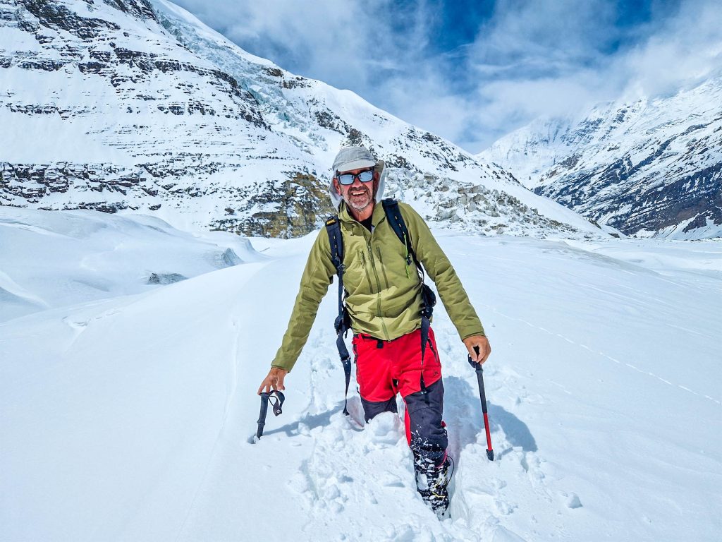 Θωμάς Νταβαρίνος: Ο πρώτος Έλληνας που κατέκτησε την έβδομη ψηλότερη κορυφή του κόσμου (βίντεο)