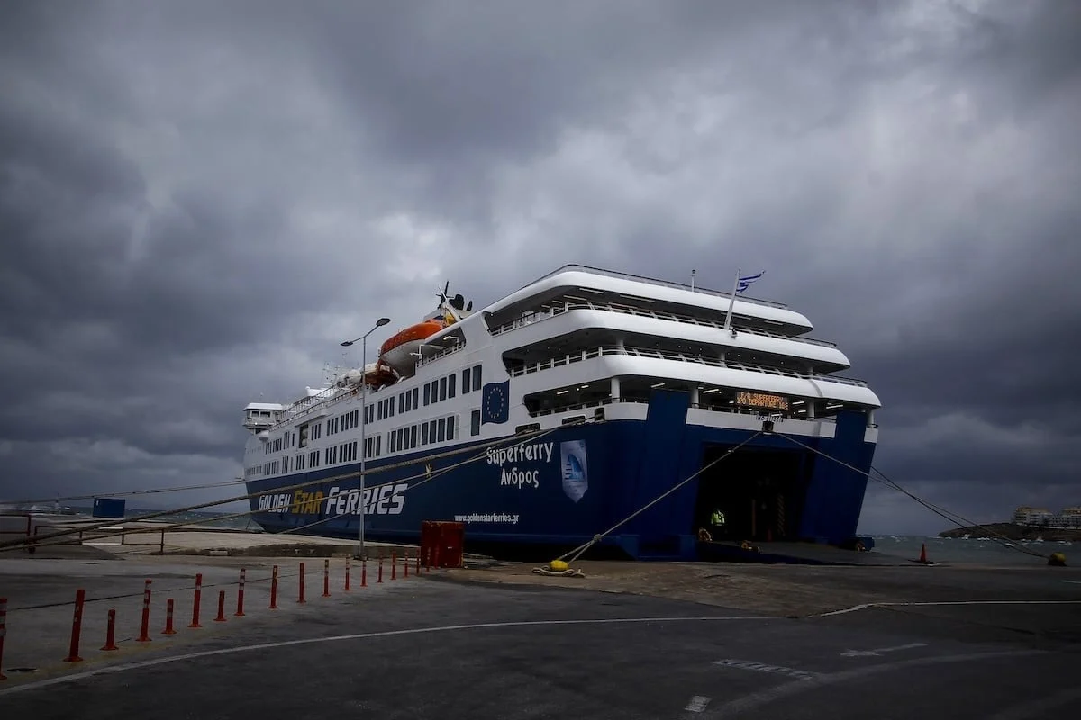 Απαγορευτικό απόπλου: Ποια καράβια αναχωρούν και ποια παραμένουν δεμένα στα λιμάνια