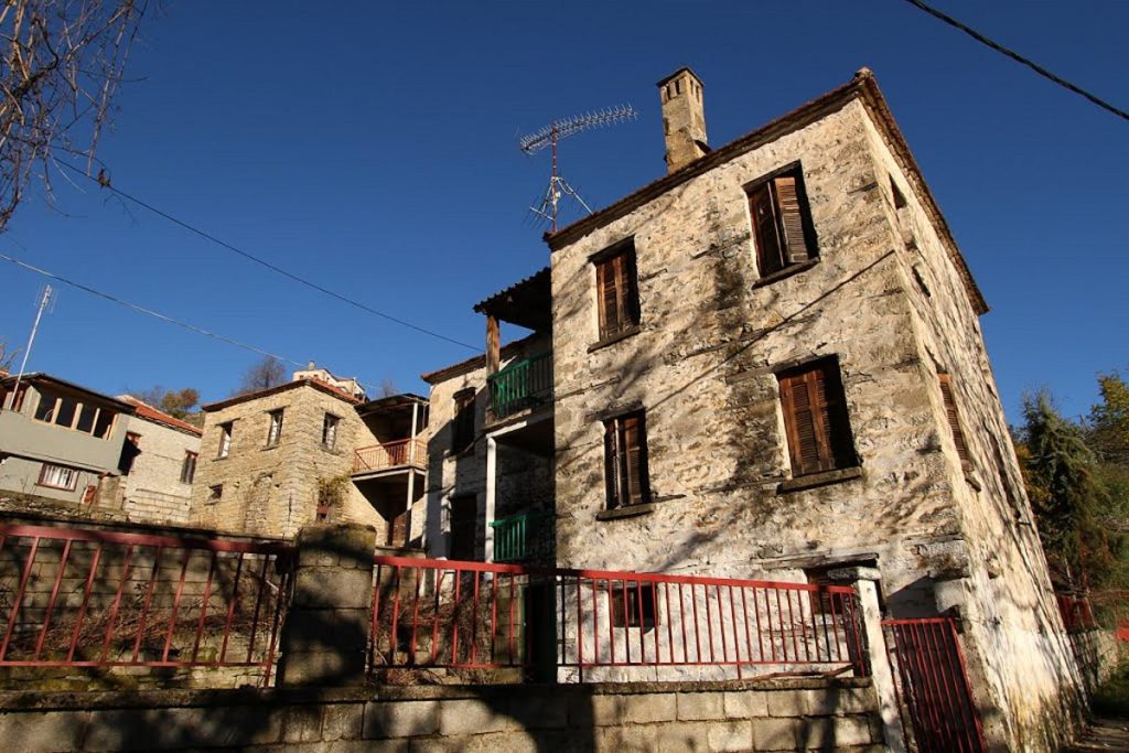 Καλλονή: Το παραδοσιακό ορεινό χωριό των Γρεβενών που θυμίζει κινηματογραφικό τοπίο