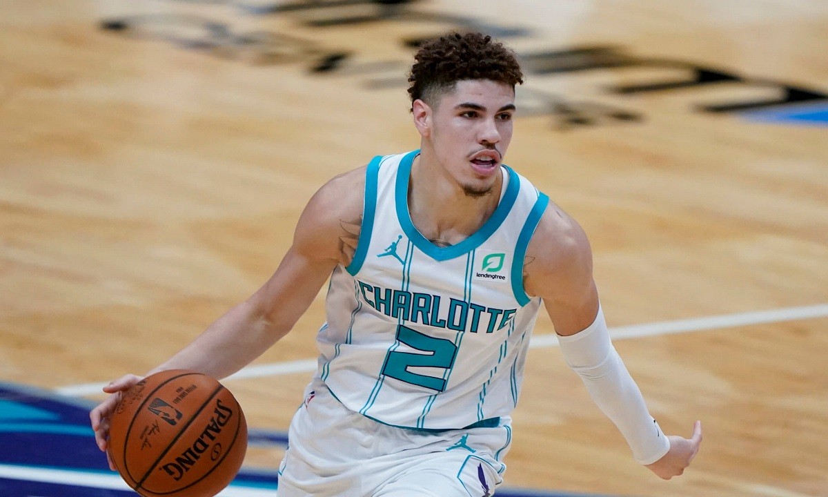 NBA: Επέβαλλε σε παίκτη των Σάρλοτ Χόρνετς να κρύβει κατά την διάρκεια των αγώνων το τατουάζ του (φώτο)