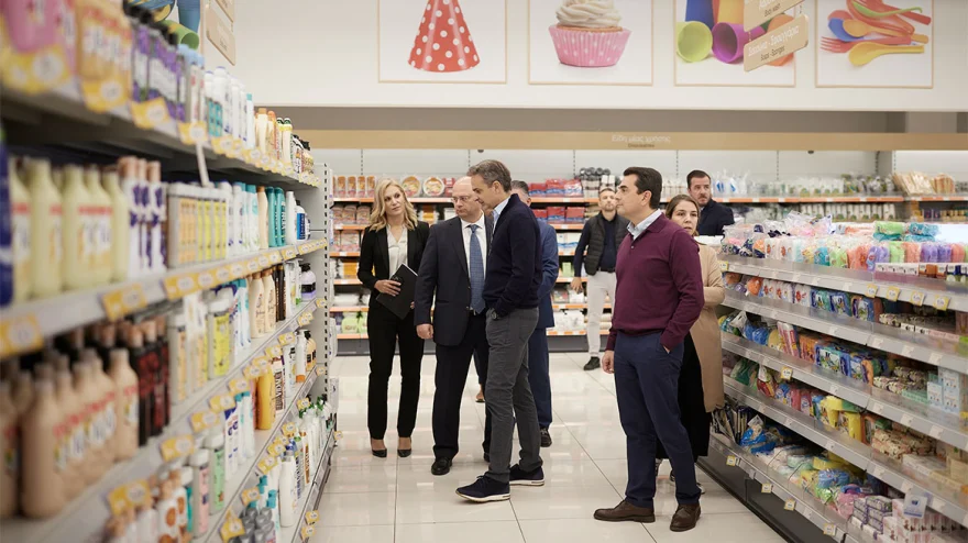 Αυτοψία K.Mητσοτάκη σε σούπερ μάρκετ για τη «Μόνιμη Μείωση Τιμής» – Μαζί του και ο Κ.Σκρέκας