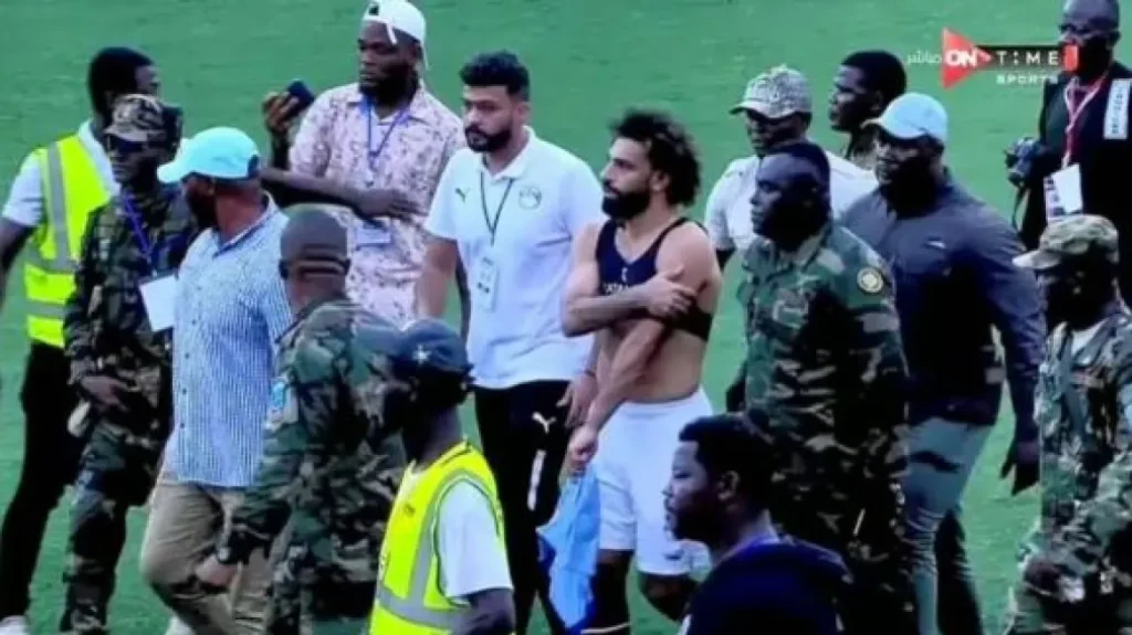 Σιέρα Λεόνε: Οπαδοί προσπαθούν να χτυπήσουν τον Μ.Σαλάχ μετά την ήττα της εθνικής τους από την Αίγυπτο