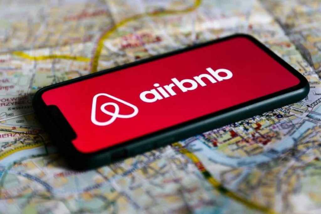 Airbnb: Δείτε ποιοι ιδιοκτήτες ακινήτων θα φορολογηθούν με τα τεκμήρια – Τι πρέπει να γνωρίζετε