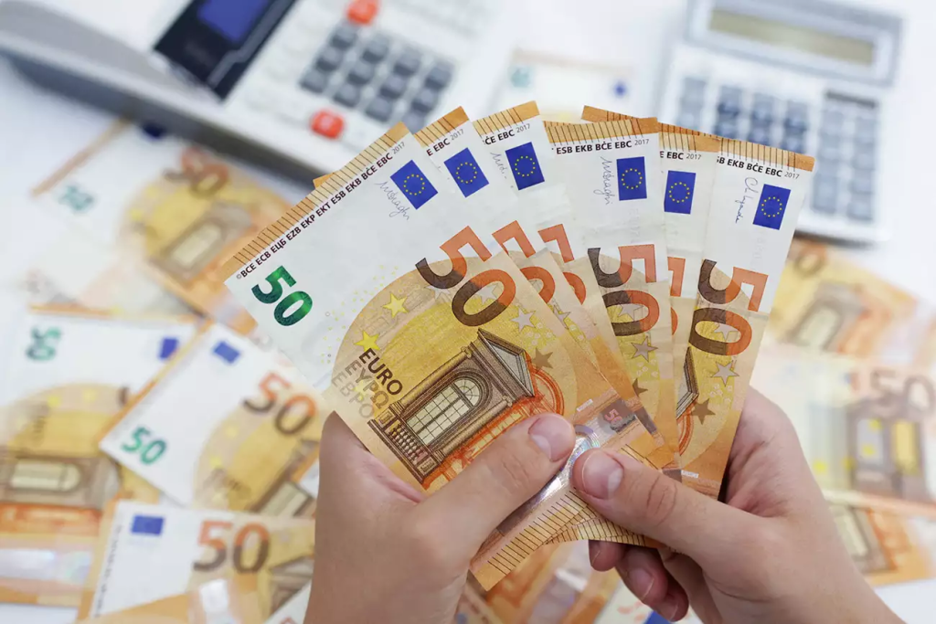 Μισό εκατομμύριο ελεύθεροι επαγγελματίες θα βρεθούν να πρέπει να πληρώσουν σχεδόν 1.500 ευρώ επιπλέον φόρο