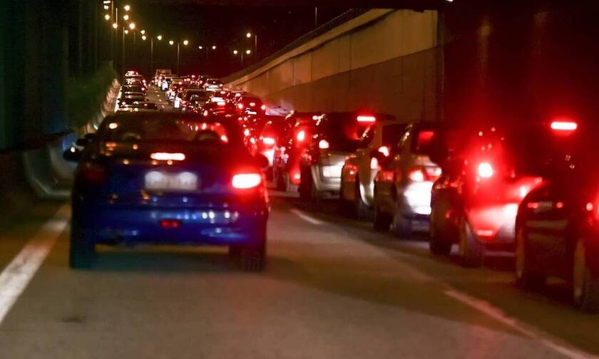 Στο «κόκκινο» η Αθηνών-Λαμίας λόγω τροχαίου – Ταλαιπωρία για τους οδηγούς