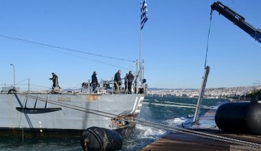 Ολοκληρώθηκε η μεταφορά του ιστορικού αντιτορπιλικού «Βέλους» από το Μέγαρο προς το Λιμάνι της Θεσσαλονίκης (upd)