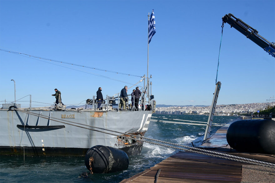Ολοκληρώθηκε η μεταφορά του ιστορικού αντιτορπιλικού «Βέλους» από το Μέγαρο προς το Λιμάνι της Θεσσαλονίκης (upd)