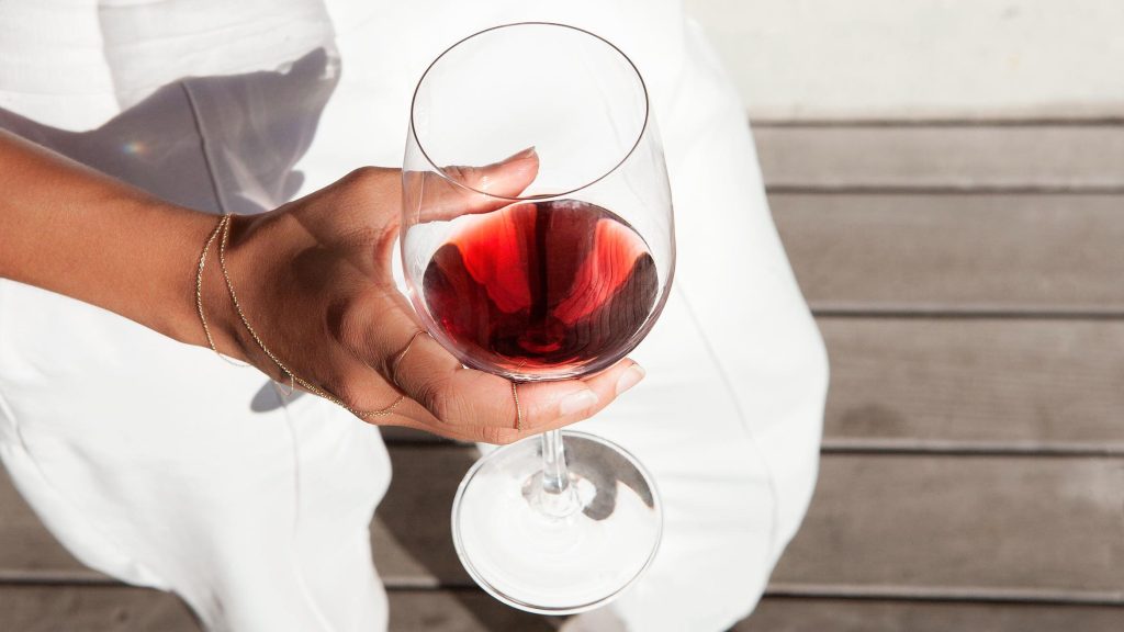 Το γνωρίζατε; – Για ποιο λόγο προκαλεί πονοκέφαλο το κόκκινο κρασί;