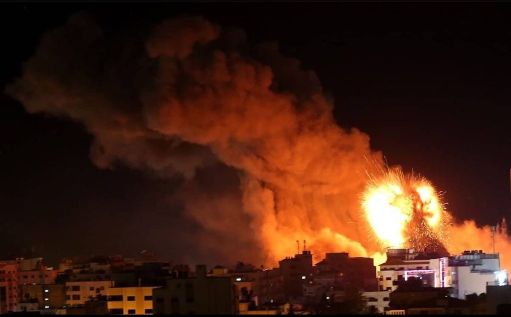 Γάζα: Αναφορές για 10 νεκρούς και 22 τραυματίες από ισραηλινό πλήγμα σε πολυκατοικία στην Χαν Γιούνις