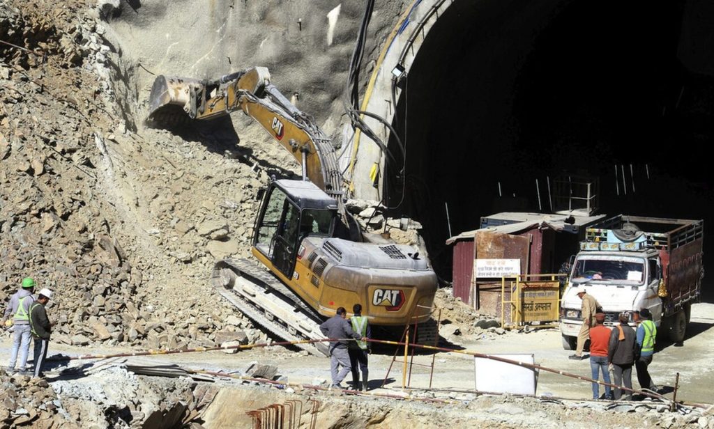 Ινδία: Βίντεο από τους εργάτες που είναι 9 μέρες εγκλωβισμένοι σε σήραγγα
