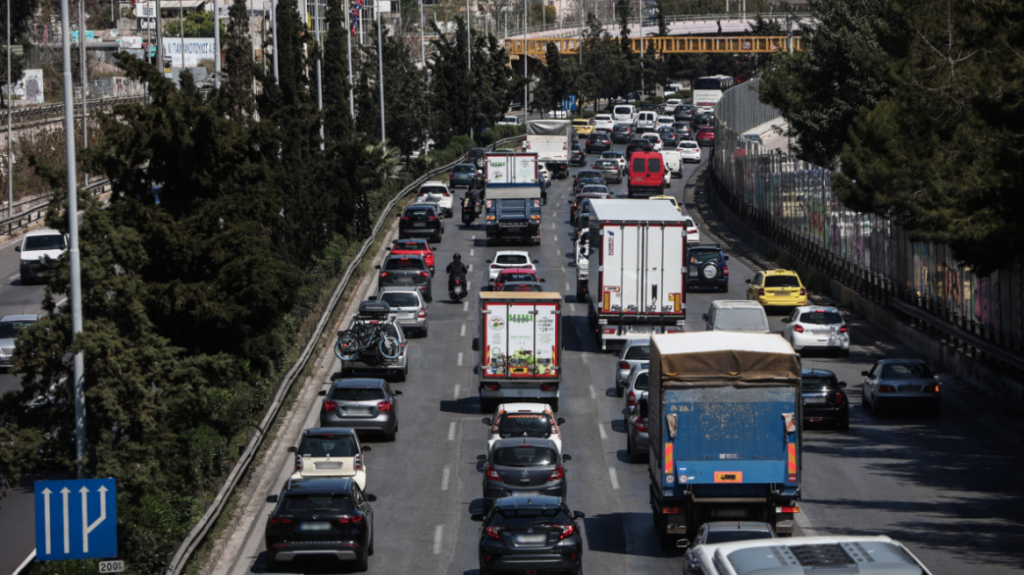 Μποτιλιάρισμα σε Κηφισίας και Κηφισό – Προβλήματα και στην Αττική Οδό