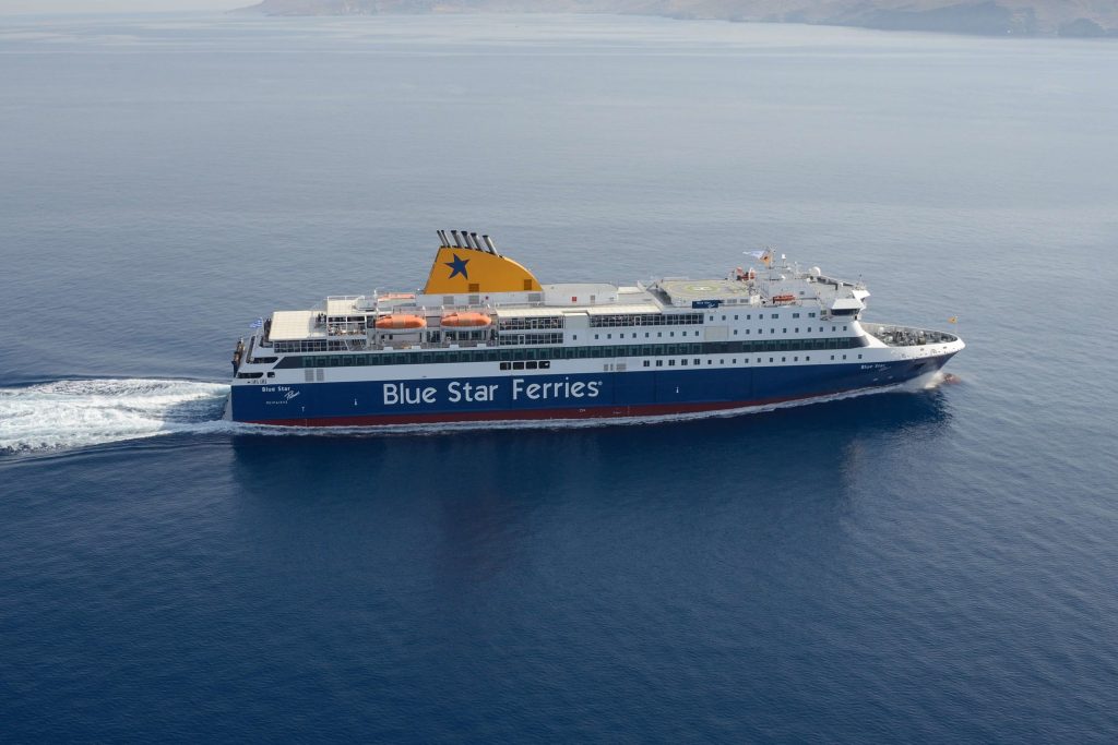 Ρόδος: Δεν μπόρεσε να δέσει στο λιμάνι το «Blue Star Πάτμος» λόγω της κακοκαιρίας