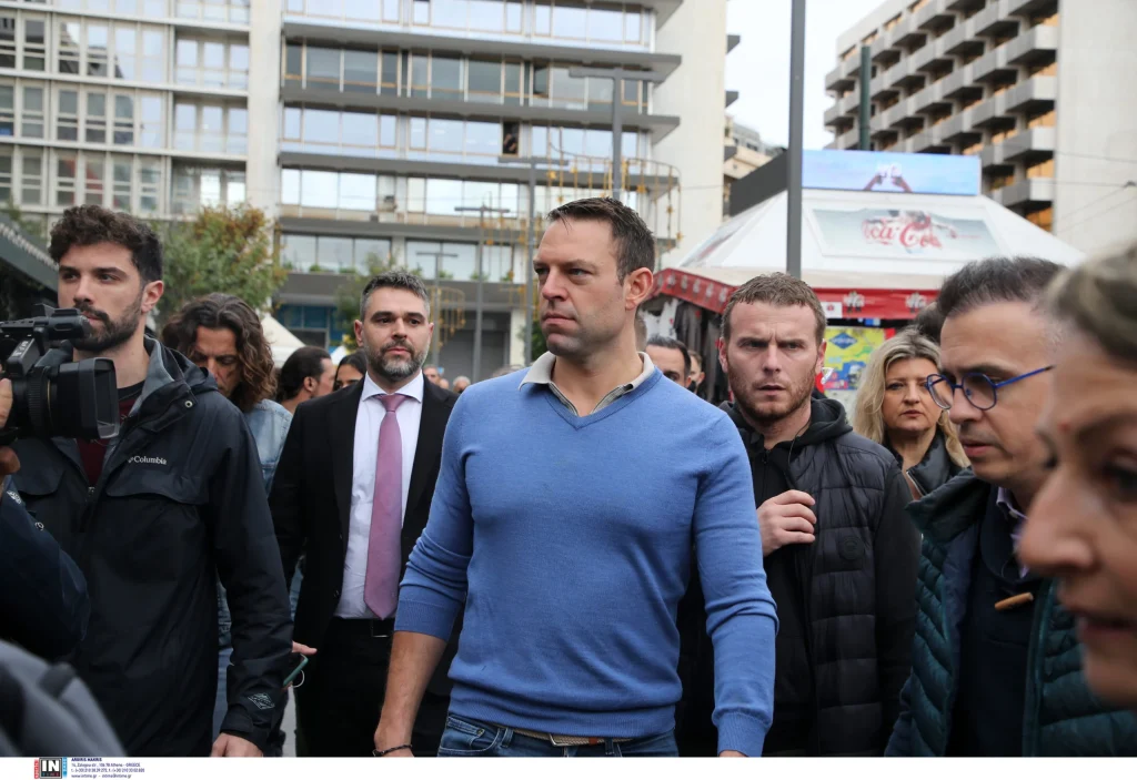 Πολίτης στην πορεία για το φορολογικό προς Σ.Κασσελάκη: «Η Αριστερά πρέπει να σκύψει το κεφάλι στον λαό που έχει προδώσει»