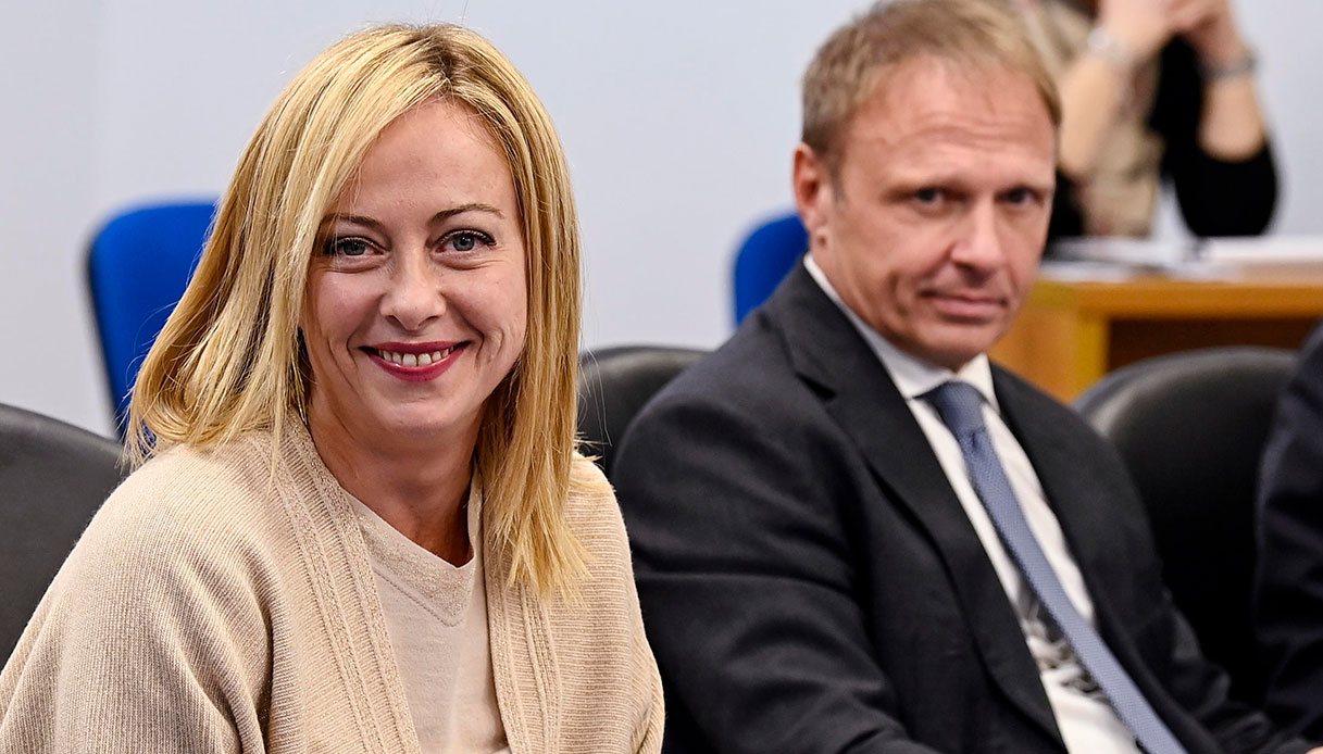 Ιταλία: Υπουργός και γαμπρός της Τ.Μελόνι απαίτησε να σταματήσει τρένο για να κατέβει – Σκάνδαλο λέει η αντιπολίτευση