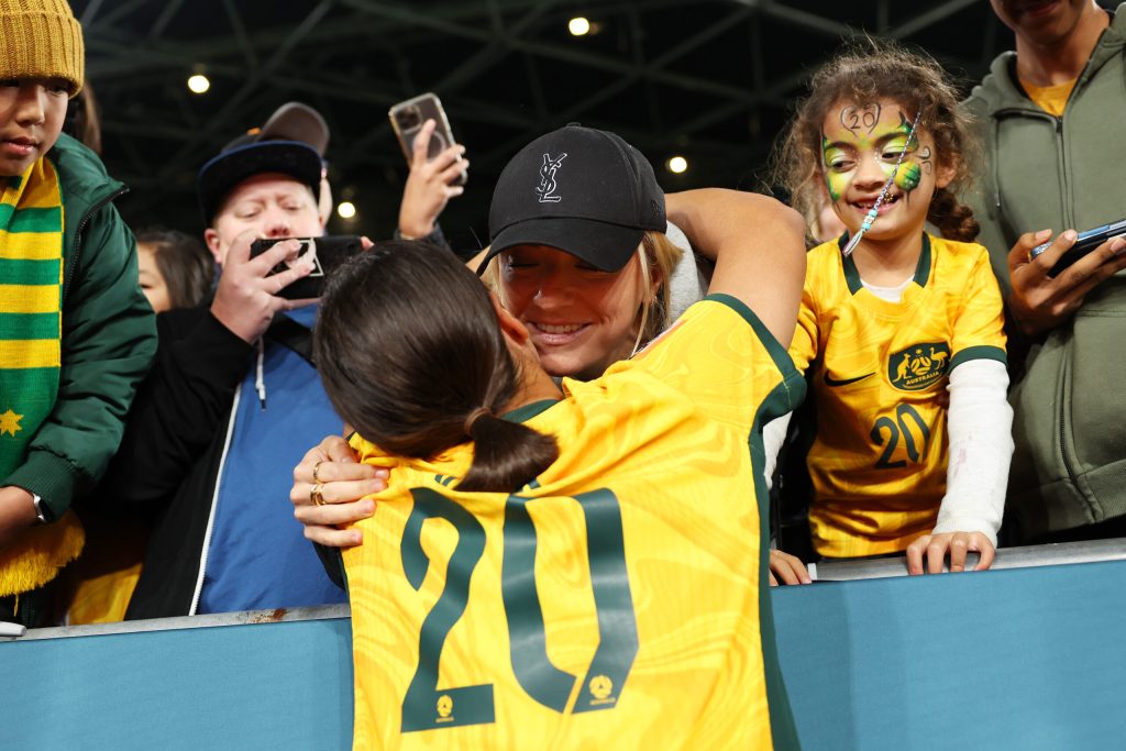 Η ποδοσφαιρίστρια Σαμ Κερ έκανε πρόταση γάμου στην αγαπημένη της, Κρίστι Μιούις (φώτο)