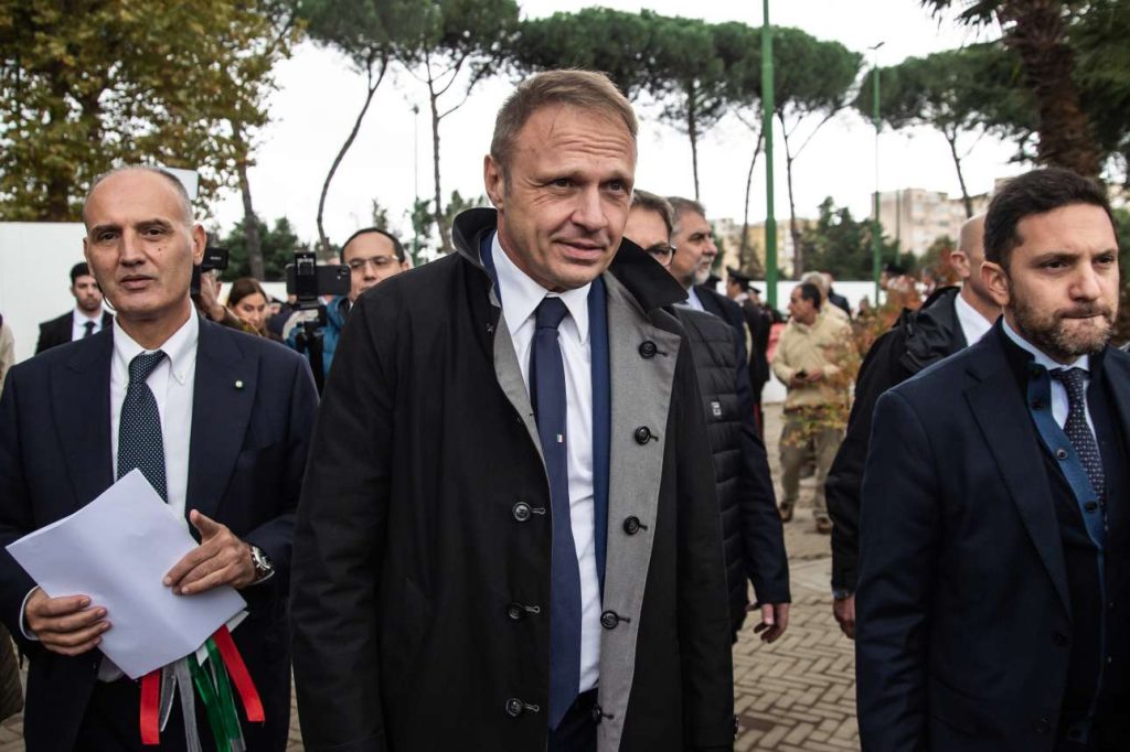 Σάλος στην Ιταλία με υπουργό που ζήτησε να σταματήσει το τρένο εκτός στάσης για να κατέβει