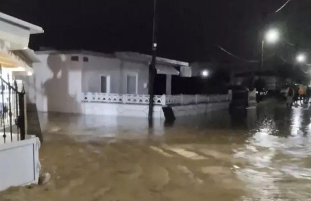 Κακοκαιρία στην Αλεξανδρούπολη: Πλημμύρες και ζημιές στην πόλη – Κατέρρευσε γέφυρα (φώτο)