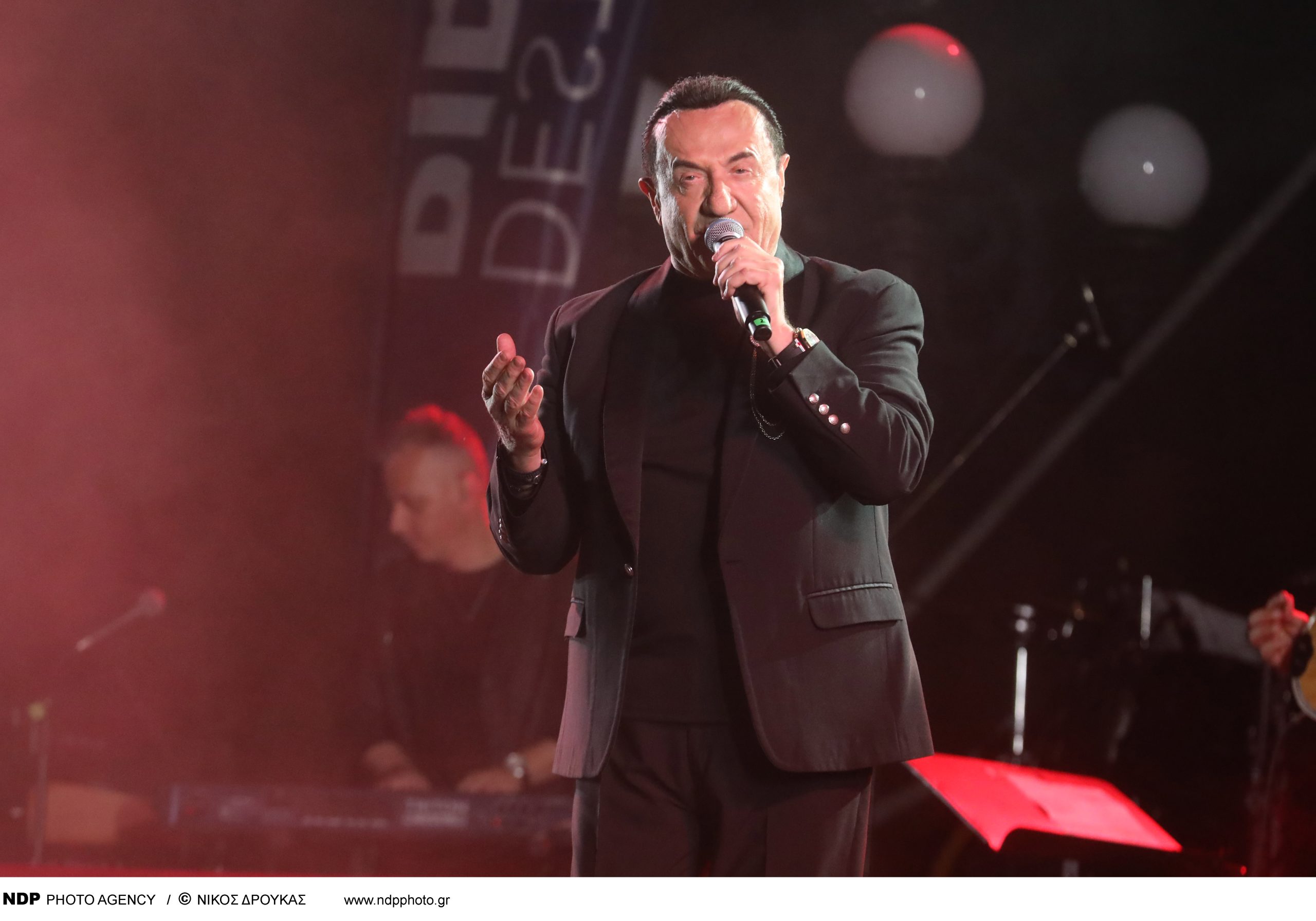 Λευτέρης Πανταζής: Έπεσε θύμα κλοπής στο αεροδρόμιο