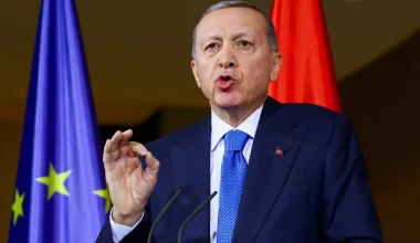 FT: «Η Τουρκία προμηθεύει με στρατιωτικά υλικά τη Ρωσία παρά τις απαγορεύσεις» – Πώς αποφεύγει τις κυρώσεις