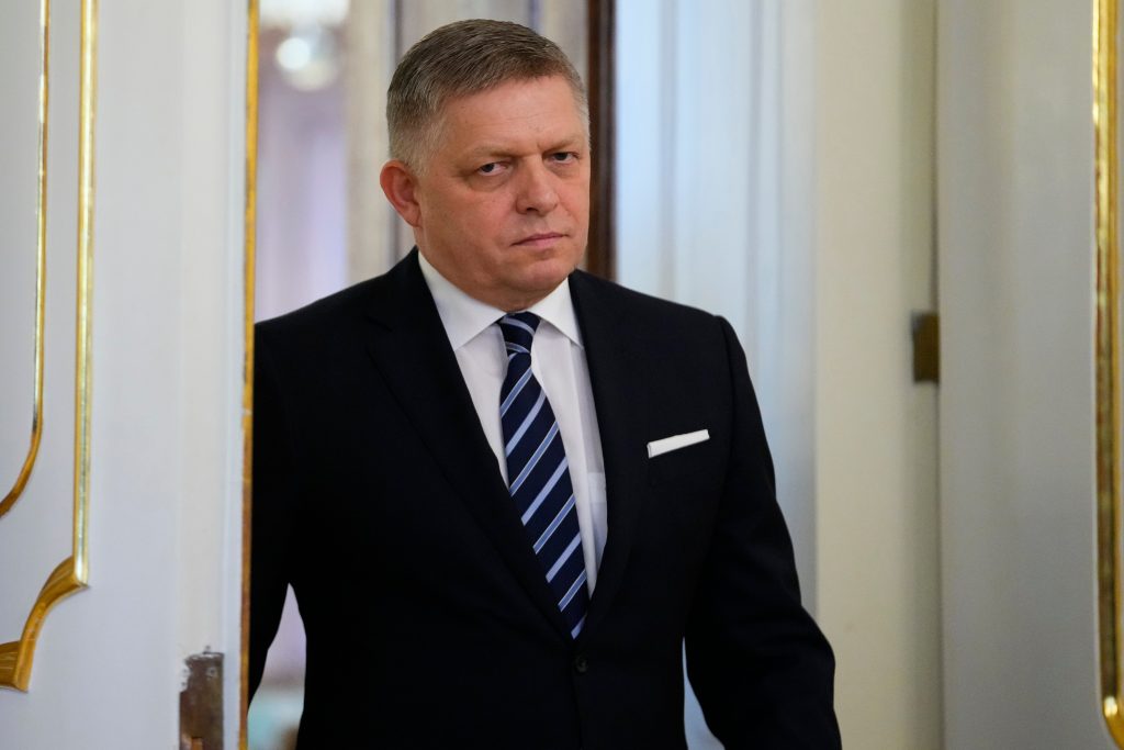 Σλοβάκος πρωθυπουργός: «Να ξεκινήσουν άμεσα οι ειρηνευτικές διαπραγματεύσεις στην Ουκρανία»