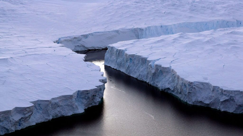 Ανταρκτική: Άρχισε να κινείται ξανά μετά από 37 χρόνια το μεγαλύτερο παγόβουνο του κόσμου (φώτο)