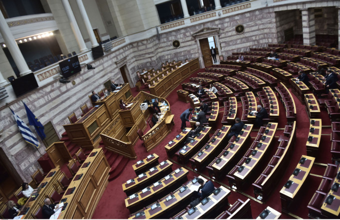 Απορρίφθηκαν από τη Βουλή οι προτάσεις ΠΑΣΟΚ και ΣΥΡΙΖΑ για την προανακριτική για τα Τέμπη