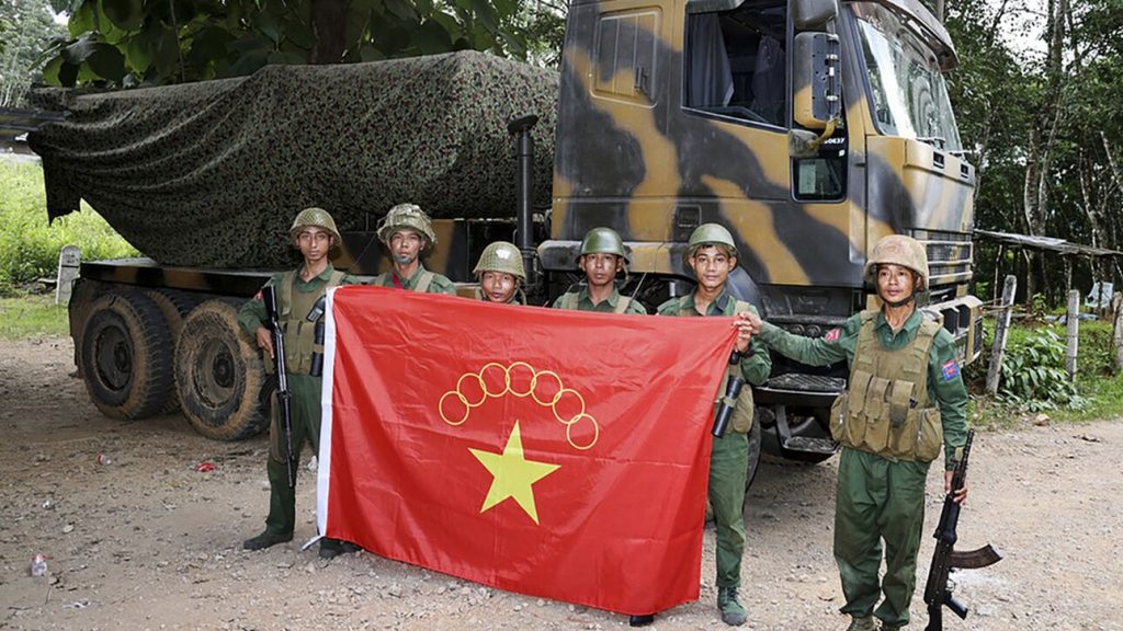 Μιανμάρ: Ομάδα ανταρτών κατέλαβε στρατηγικής σημασίας πέρασμα προς την Κίνα