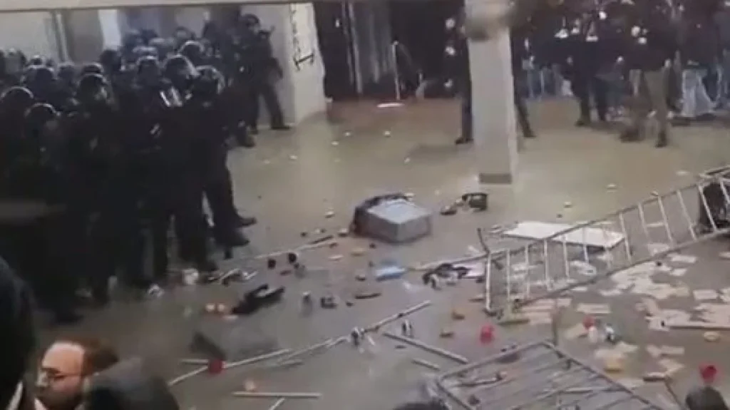 «Χάος» στη Bundesliga: Η αγωνιστική «σημαδεύτηκε» από επεισόδια και τραυματίες (βίντεο)