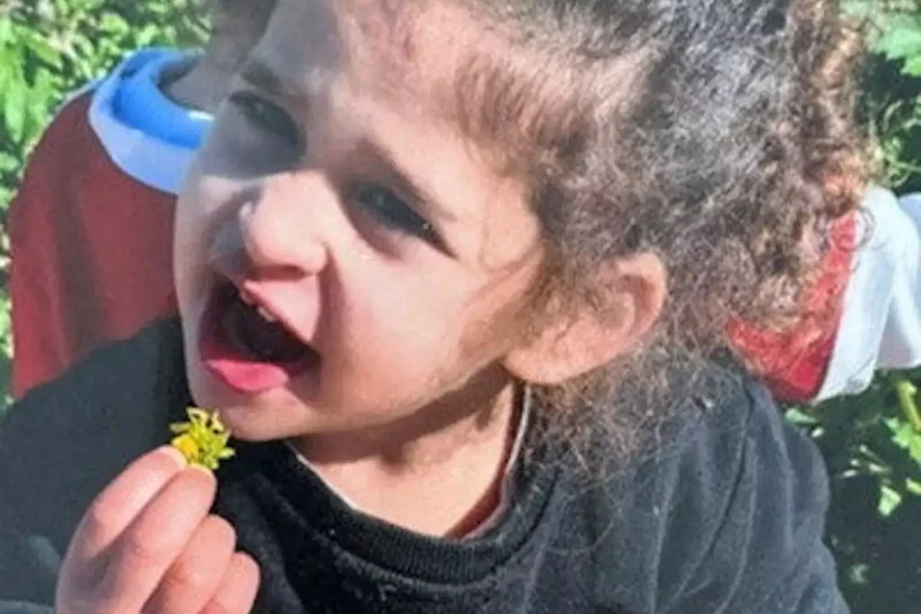 Η τραγική ιστορία της 4χρονης ομήρου που απελευθέρωσε η Χαμάς – Οι γονείς της δολοφονήθηκαν μπροστά στα μάτια της