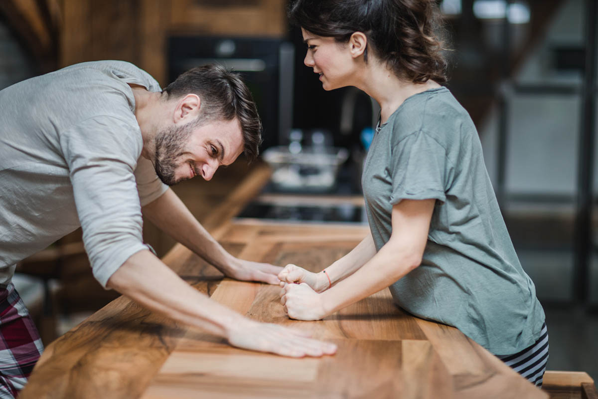 Δες για ποιο λόγο δεν μπορείς να «ξεκολλήσεις» από έναν «ακατάλληλο άντρα»