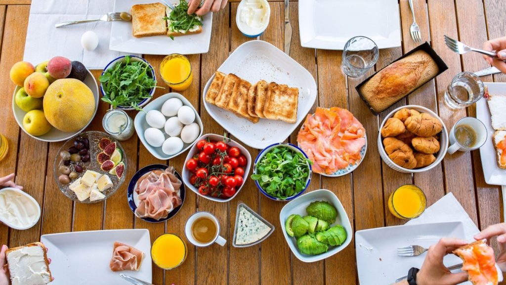 Δείτε ποια είναι τα 5 οφέλη από την κατανάλωση ενός καλού πρωινού – Βοηθάει στην απώλεια βάρους;