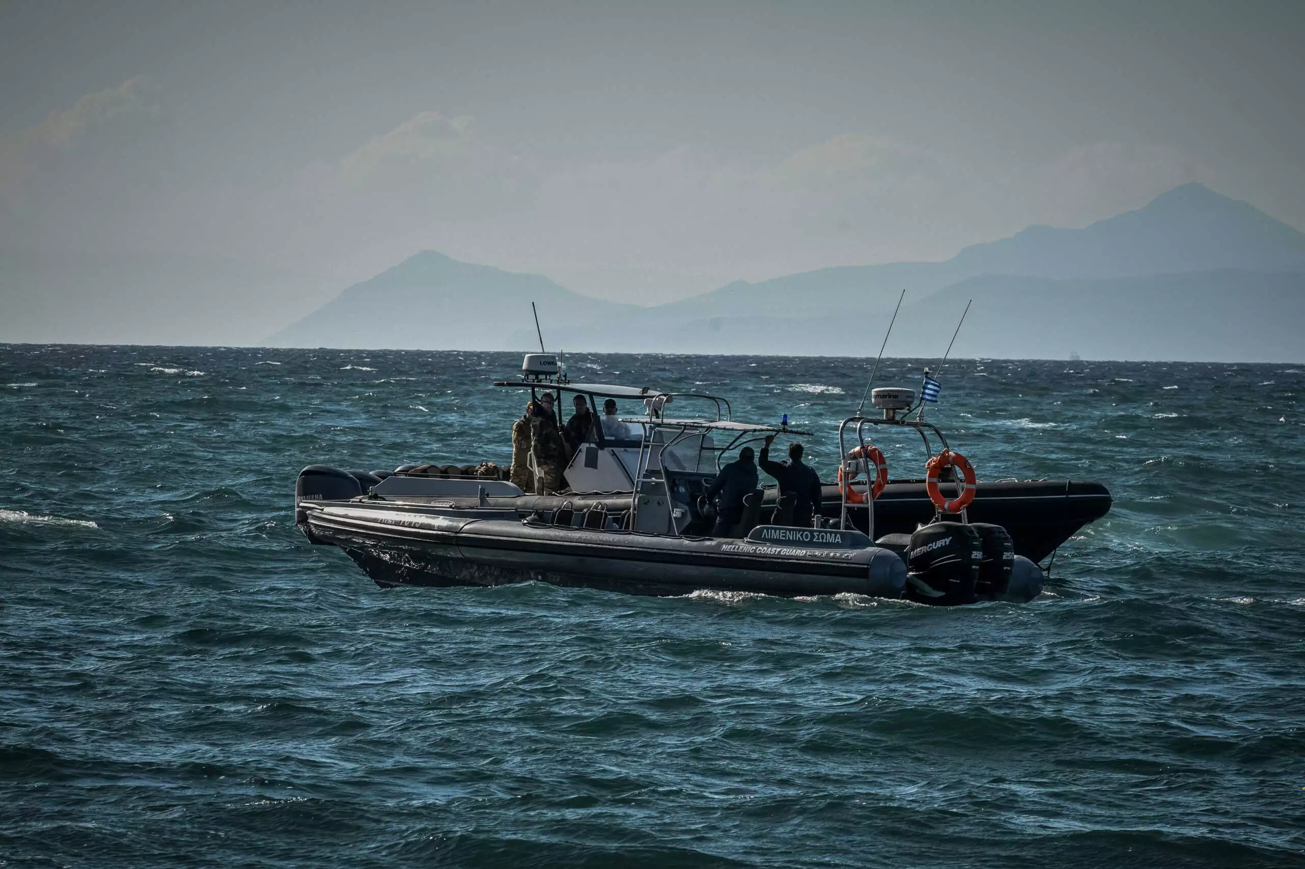 Λέσβος: Αυτά είναι τα πιθανότερα αίτια του ναυαγίου – Ένας νεκρός και 12 αγνοούμενοι