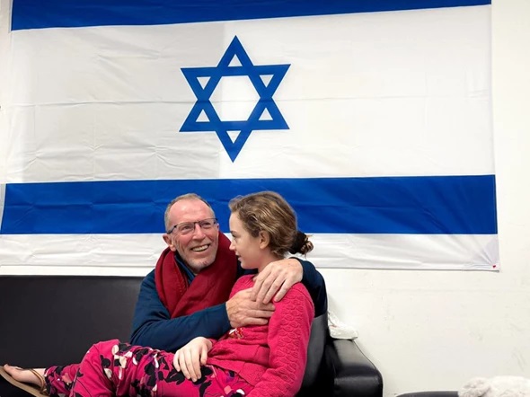 Διαδικτυακή κόντρα Ισραηλινού με τον Ιρλανδό πρωθυπουργό για την απελευθέρωση της 9χρονης: «Δεν είχε χαθεί, είχε απαχθεί»