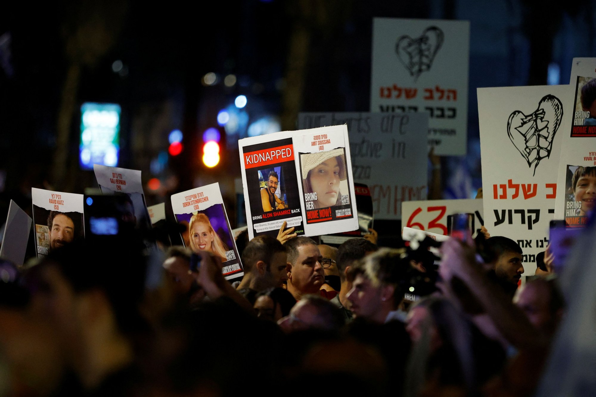 Ισραήλ: Αυτοί είναι οι 11 όμηροι που απελευθέρωσε η Χαμάς – Αναλυτικά τα ονόματά τους (βίντεο)